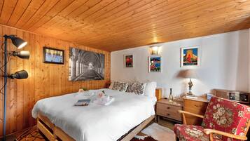 1 bedroom, bed sheets