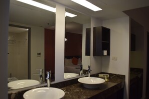 Shower, hair dryer, bidet, towels - BA Abasto (Buenos Aires)