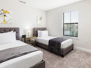 5 habitaciones, tabla de planchar con plancha, wifi y ropa de cama