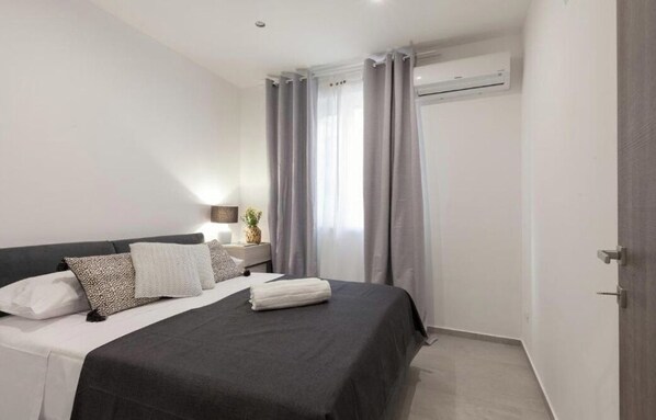 2 bedrooms, iron/ironing board, travel crib, free WiFi - 2 Bedroom Apartment in Terrasini (Terrasini)