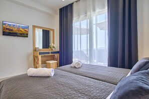 2 bedrooms, in-room safe, iron/ironing board, free WiFi