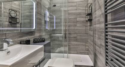 Tudor House Holidays - The Monroe for 2 People