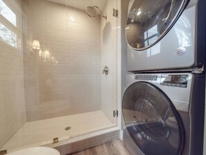 Hair dryer, towels - Hidden Gem Carriage House—Stylish & Walkable CLT Stay! (Charlotte)