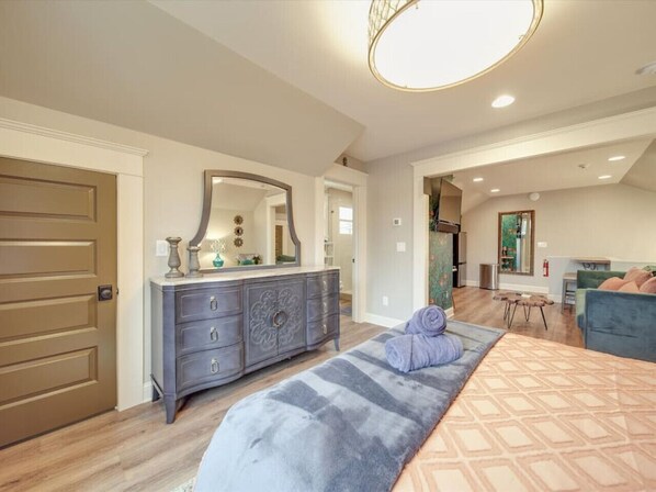 1 室のベッドルーム、アイロン / アイロン台、WiFi (無料)、ベッドシーツ