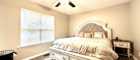 3 bedrooms, desk, free WiFi, bed sheets