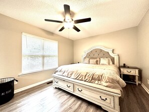 3 chambres, bureau, Wi-Fi gratuit, draps fournis