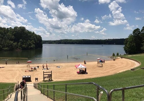 Pet Friendly Home 2 minutes from Lake Norman State Park 3BR/2BA