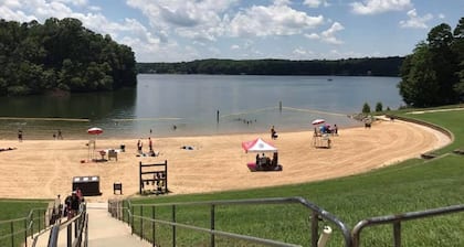 Pet Friendly Home 2 minutes from Lake Norman State Park 3BR/2BA