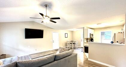 Pet Friendly Home 2 minutes from Lake Norman State Park 3BR/2BA