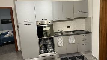 Kühlschrank, Ofen, Herdplatte, Geschirrspüler