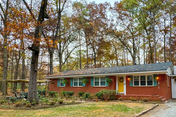 Welcome to The Owl Wood House: Your own private oasis in the heart of the city!