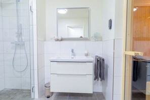 淋浴设施、吹风机