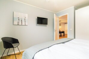 1 bedroom, iron/ironing board, travel cot, free WiFi