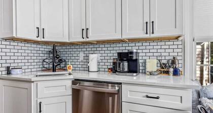 Fisher House: Steps From USNA + Covered Parking!