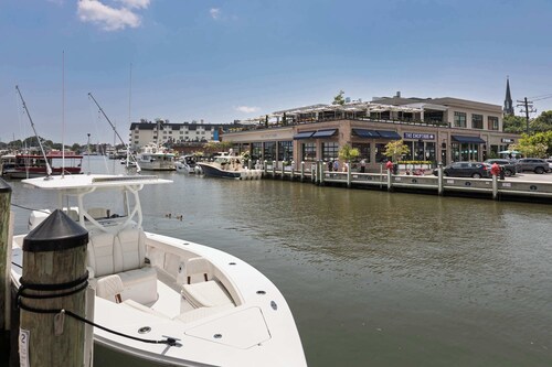 Fisher House: Steps From USNA + Covered Parking!