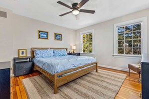 3 quartos, ferros/tábuas de passar roupa, Wi-Fi, roupa de cama