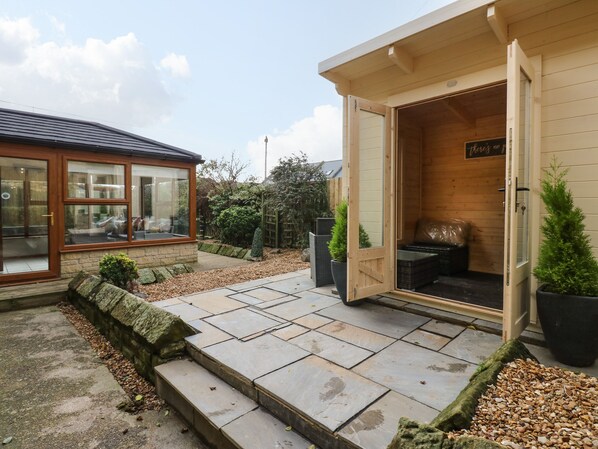 المنطقة المحيطة بالمنشأة