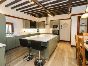 冰箱、洗碗机、电热水壶、烤面包机