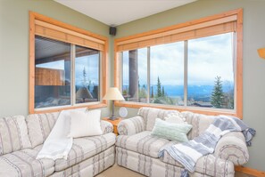 Living area - Snowy Creek Chalet w/Hot Tub (Beaverdell)
