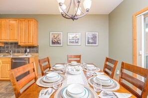 Dining - Snowy Creek Chalet w/Hot Tub (Beaverdell)