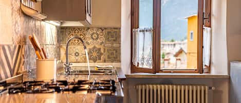 ثلاجة، ميكروويف، فرن، موقد طهي مسطح