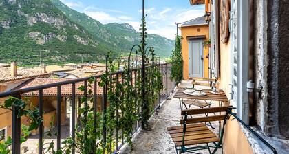 Cozy and artistic apartment in 500-year-old building in Ala.