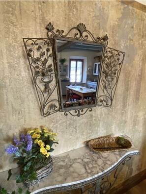 Interior - Cozy and artistic apartment in 500-year-old building in Ala. (Ala)