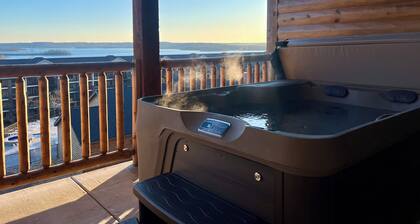 LAKE VIEW - Table Rock Lake - PRIVATE Hot Tub - Indoor Pool - Family Friendly