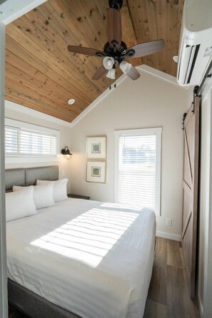 Bed sheets - The Grand Regal Resort (Elizabethtown)