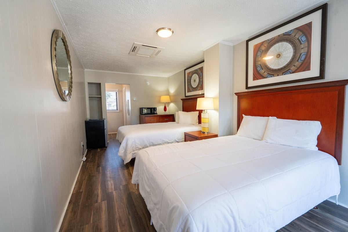 Brisson's Standard | 2 bedrooms, bed sheets
