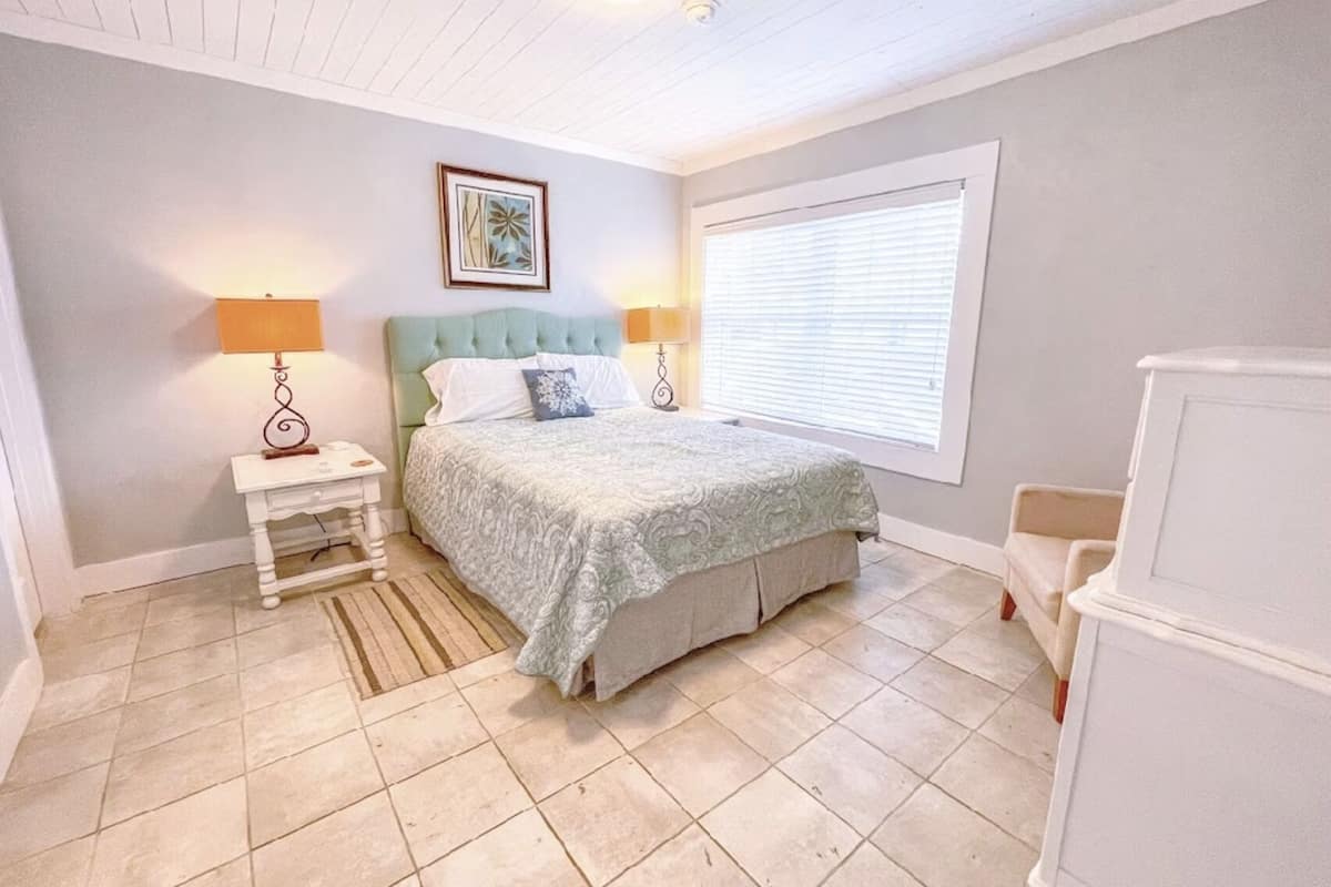 Venue Condos | 2 bedrooms, bed sheets
