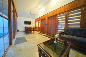 Luxury Villa | Desk, blackout curtains, soundproofing, iron/ironing board