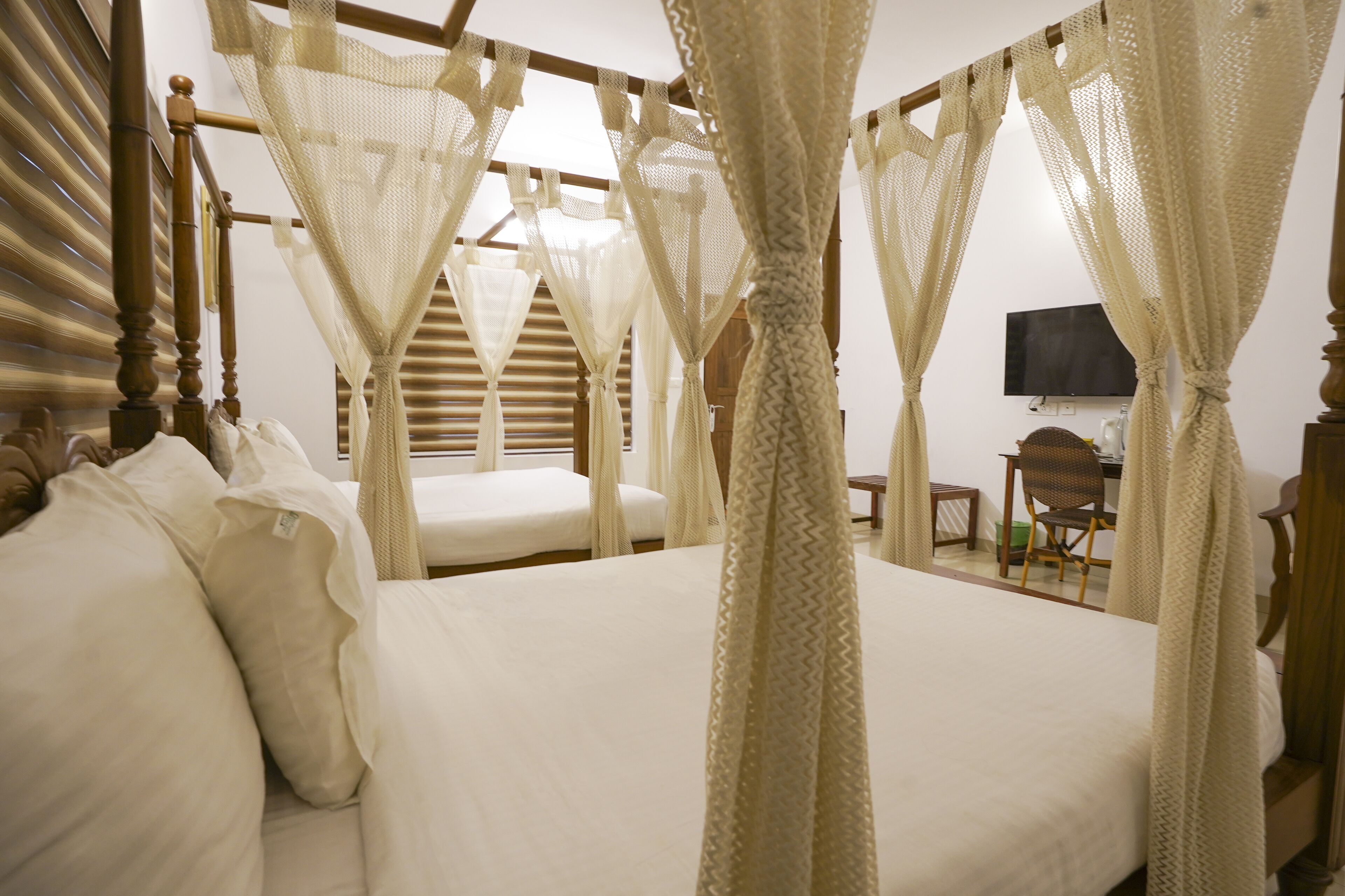 奢华客房 | 办公桌、遮光窗帘、隔音、熨斗/熨板