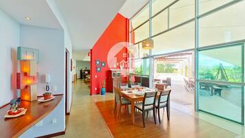 Villa | Dining