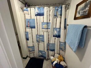 Interior - Cabin #9 The Lighthouse on the Lake (Royal)