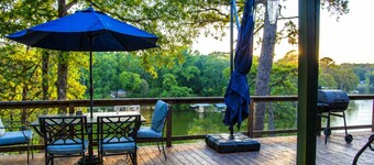 The Pine ~ Lakefront Cabin ~ Swim Dock ~ Pet Friendly ~ Near Hot Springs
