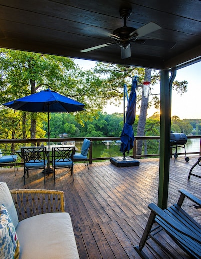The Pine ~ Lakefront Cabin ~ Swim Dock ~ Pet Friendly ~ Near Hot Springs