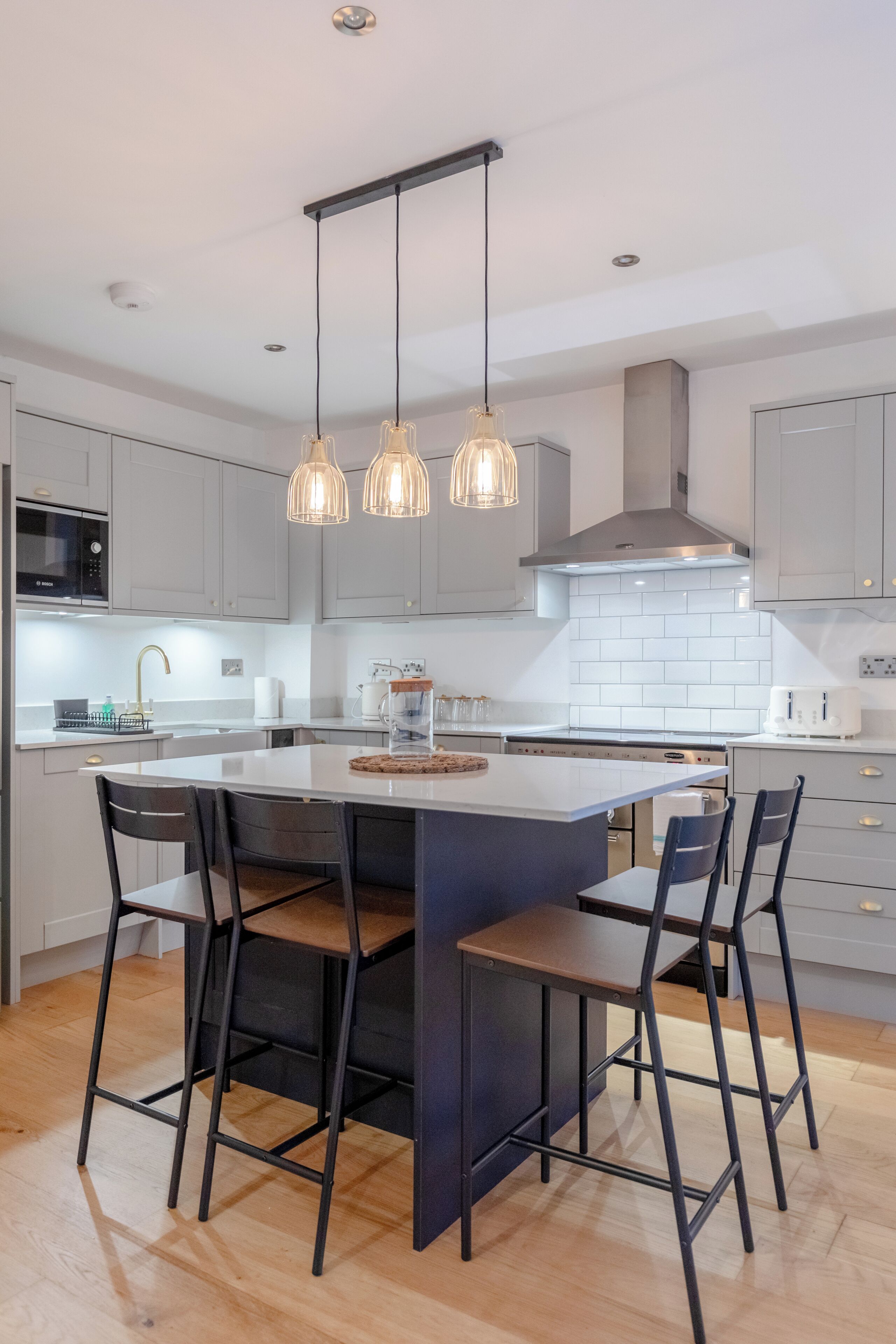 雪櫃、微波爐、焗爐、洗碗機