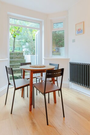 Dining - Stylish Garden Home 2 BDR Wimbledon (London)