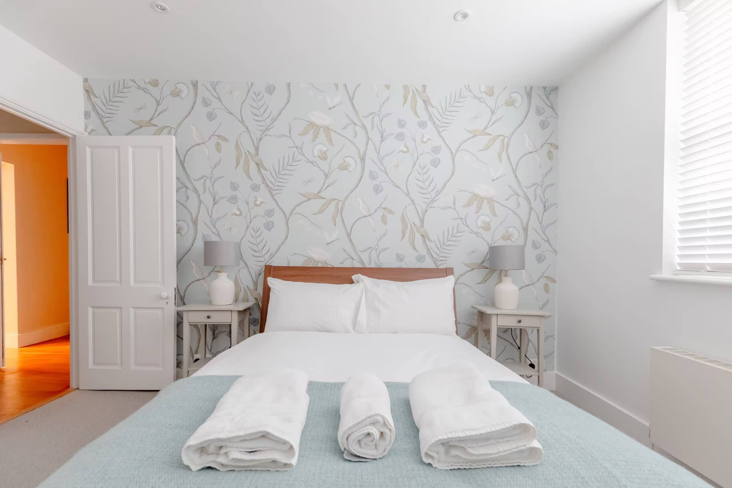 2 bedrooms, iron/ironing board, Internet, bed sheets