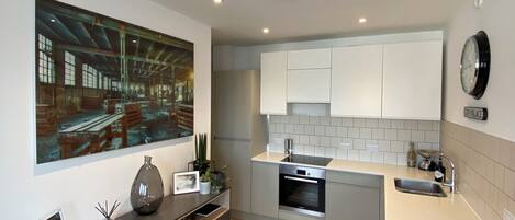 Kühlschrank, Ofen, Herdplatte, Geschirrspüler