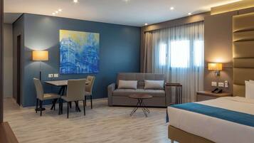 Suite, 1 trÚs grand lit et 1 canapé-lit, non-fumeurs | Minibar, chambres insonorisées, fer et planche à repasser, Wi-Fi gratuit