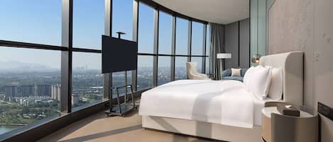 Executive kamer, 1 kingsize bed, niet-roken, uitzicht op meer | 1 slaapkamer, een minibar, een kluis op de kamer