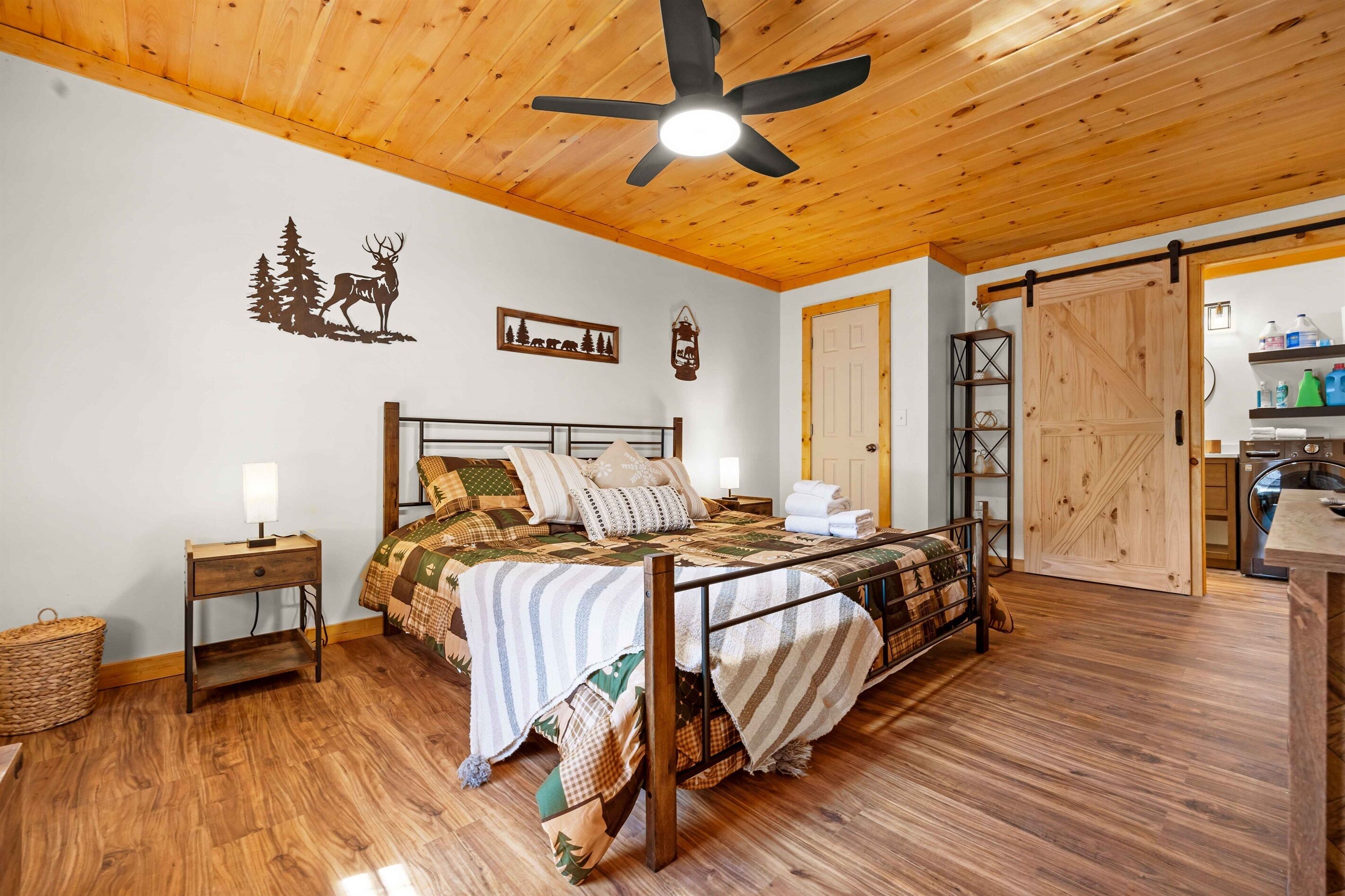 3 bedrooms, desk, iron/ironing board, travel crib