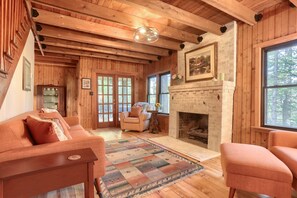 Smart TV, fireplace, music library