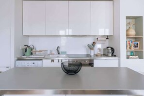 Coffee/tea maker, fridge, microwave, oven - Cosy 1 BDR near Canal Saint Martin (Paris)