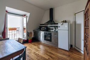 Kylskåp, ugn, spishäll och diskmaskin