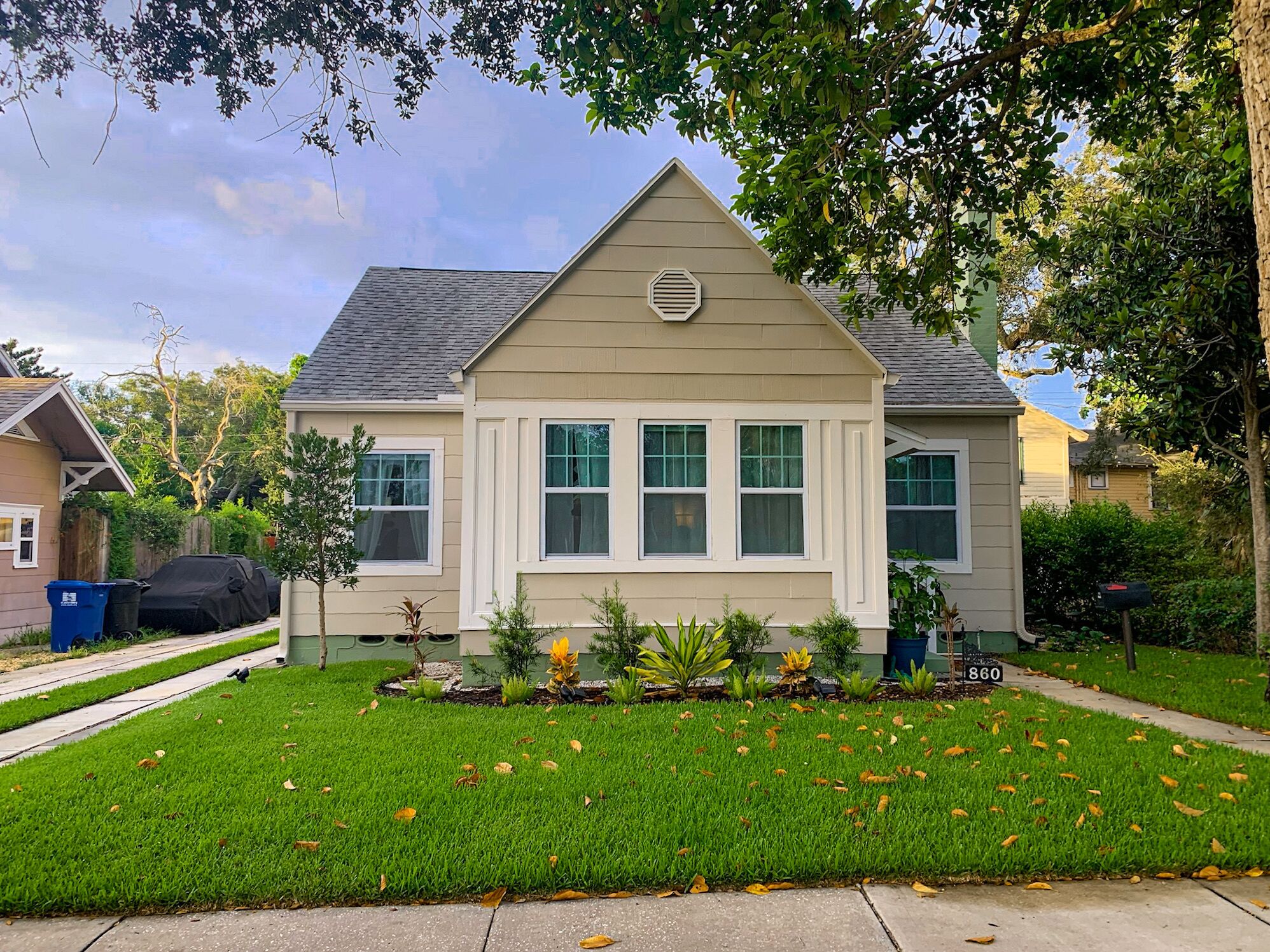 Cozy home less than 2 min to all the downtown attractions. 