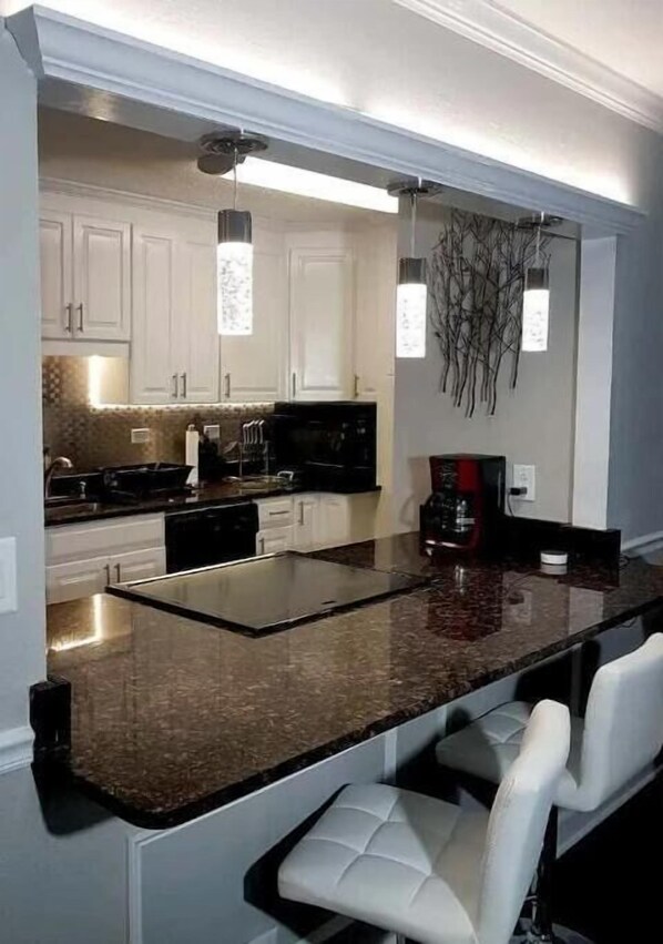 Microondas, horno, parrilla de estufa y lavavajillas