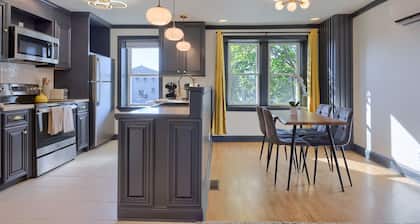 Modern Downtown Lancaster Apt – Walk to Train & Amtrak